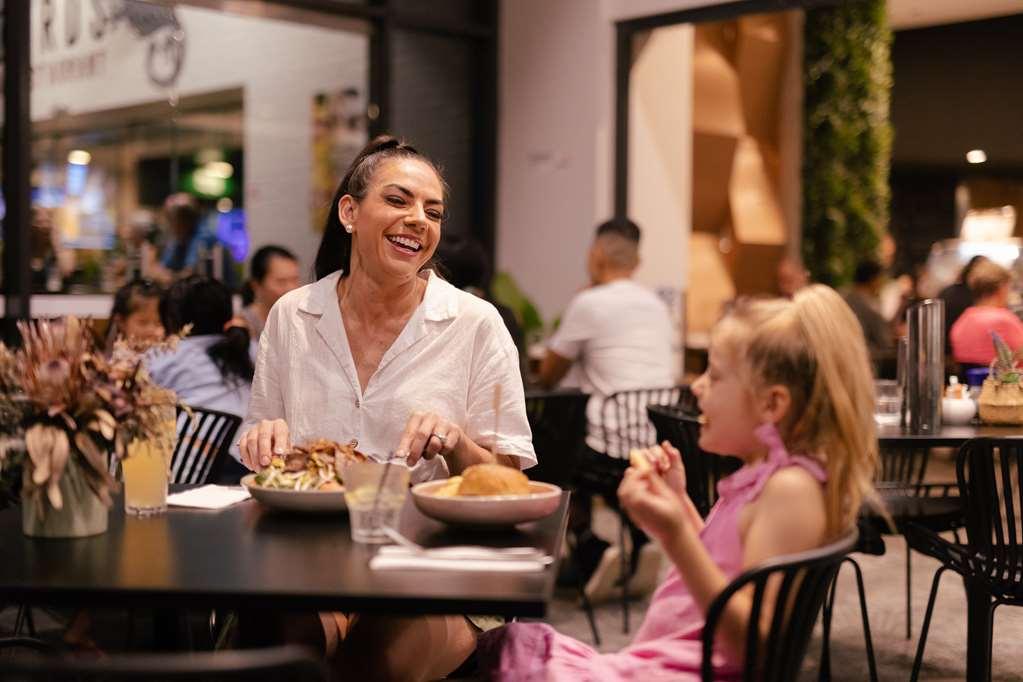 H On Mitchell Apartment Hotel Darwin Restaurant photo